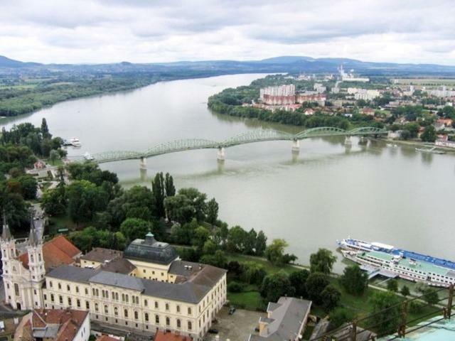 Apartment Larion Štúrovo Buitenkant foto